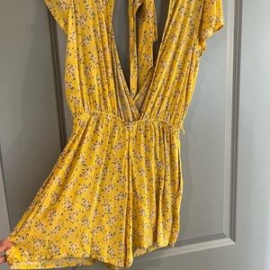 Women Size M ,Floral print yellow,Romper American Eagle